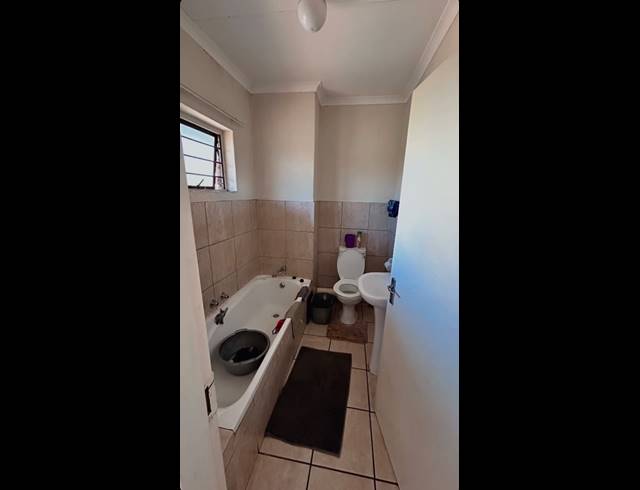 2 BEDROOM APARTMENT FOR SALE IN KEMPTON PARK CENTRAL
